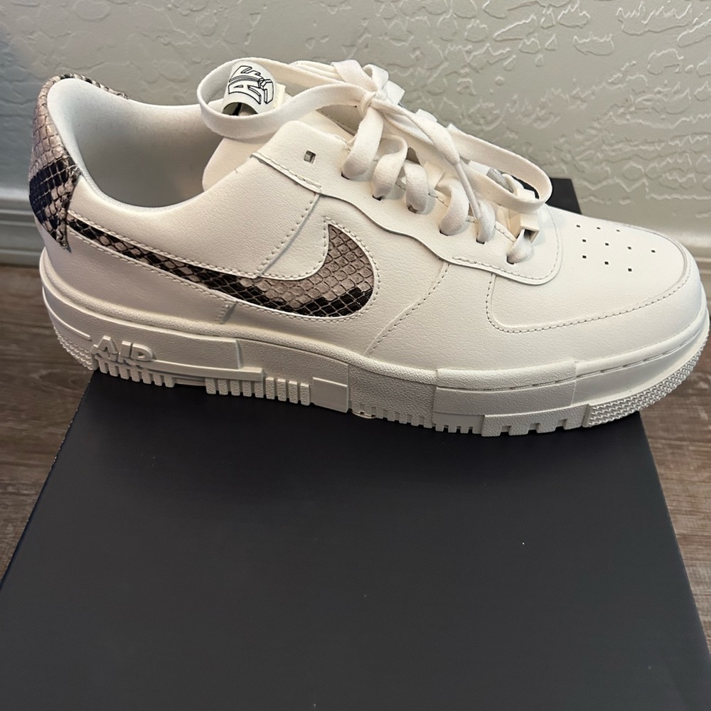Nike AF1 pixel SE